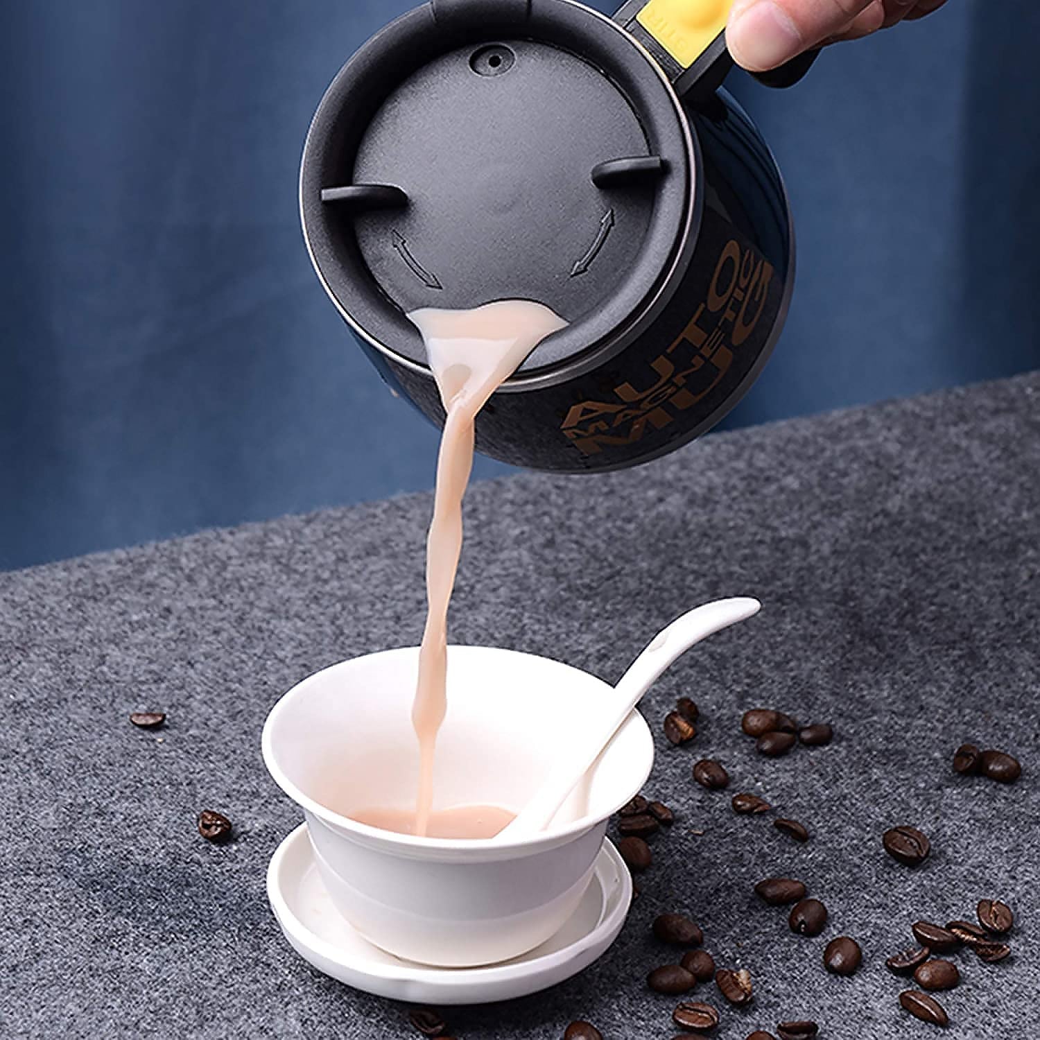 Self Stirring Mug With Lid used in all kinds of household and official places for serving drinks, coffee, any types of beverages etc. (1 Pc / 400 ML) Self Stirring Mug With Lid used in all kinds of household and official places for serving drinks, coffee, any types of beverages etc. (1 Pc / 400 ML)